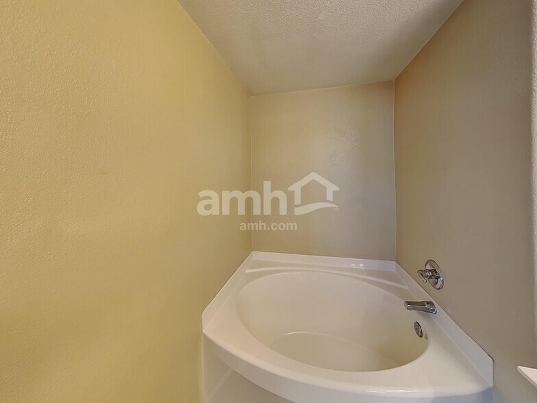 Building Photo - 17254 N 184th Dr