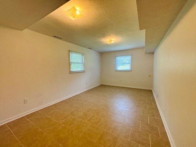 Building Photo - 306 Woodbine Dr