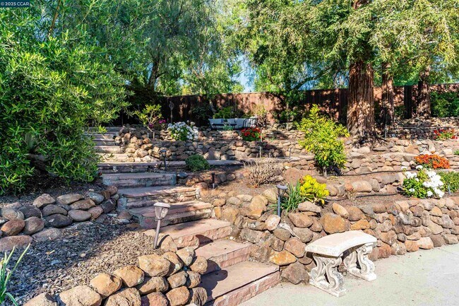 Building Photo - 2424 San Miguel Dr
