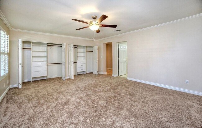 Building Photo - Spectacular North/Central 4Bed/2Ba Home!!