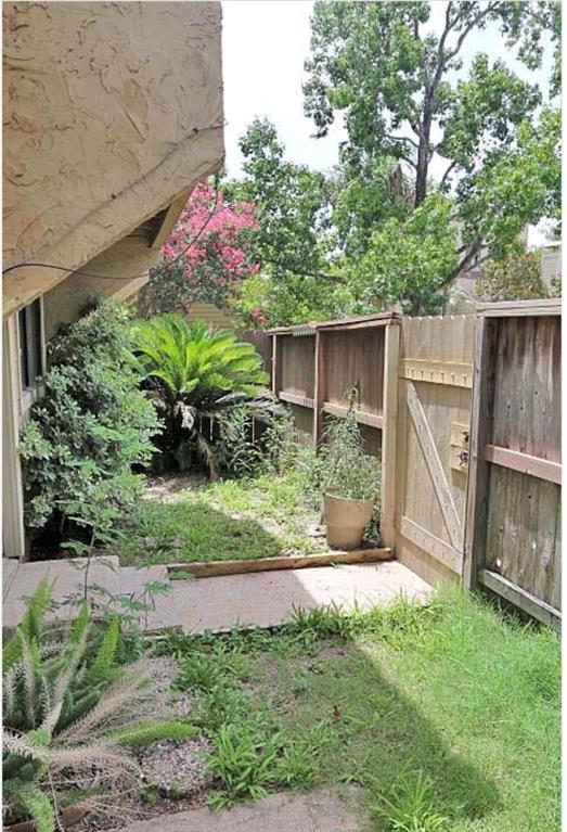 Building Photo - 9365 Pagewood Ln
