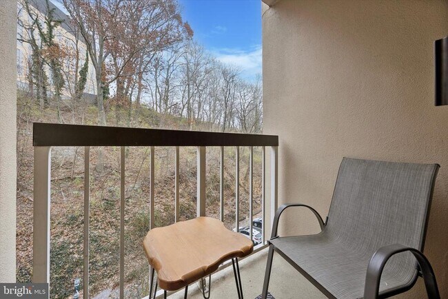 Building Photo - 1704 N Park Dr