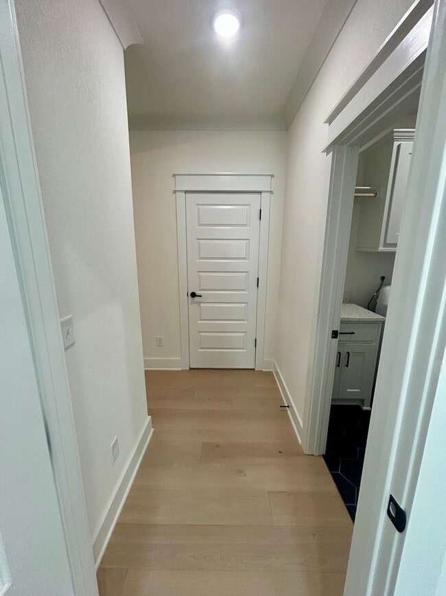 Building Photo - 23 Lockerbie Cir