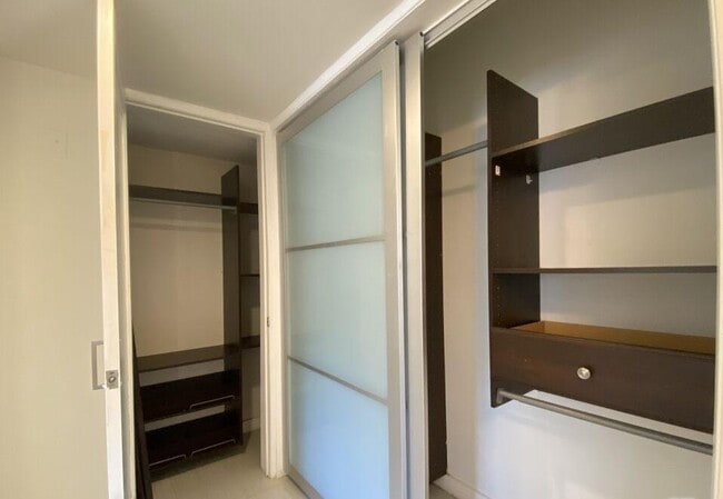 Building Photo - 970 Palm Ave