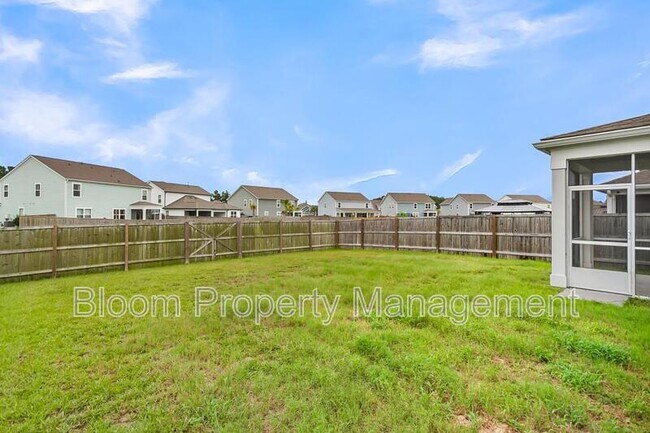 Building Photo - 227 Shortmarsh St