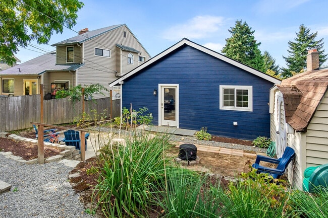 Building Photo - 5257 37th Ave SW