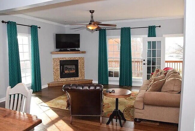 Building Photo - Discover Potential: Expansive 2,439 Sq Ft Space in Vibrant Nashville Locale!