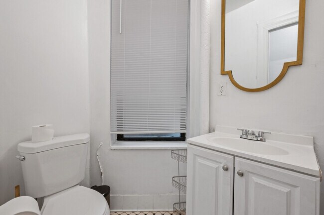 Building Photo - 104 W 83rd St