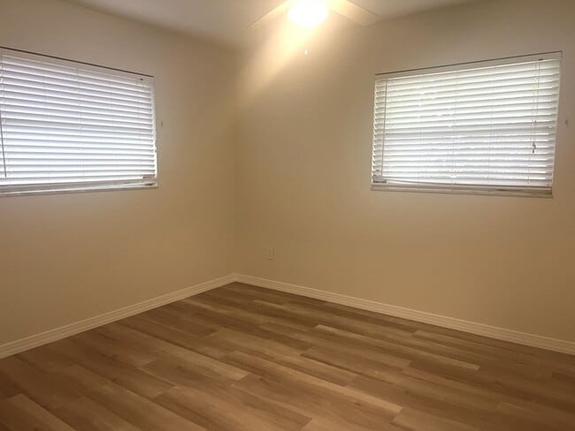 Building Photo - 2BR+Bonus Room/2 bathroom SFH on Venice Is...