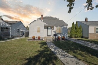 Building Photo - 1032 Hudson St