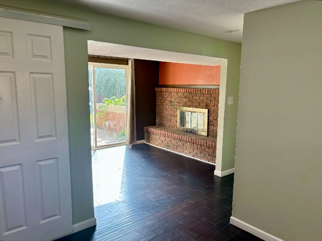 Building Photo - 4037 Valley Dr