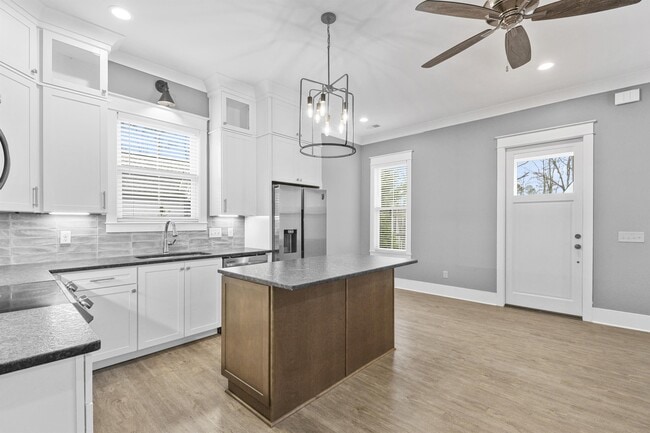 Building Photo - 1705 Double Oak Trl