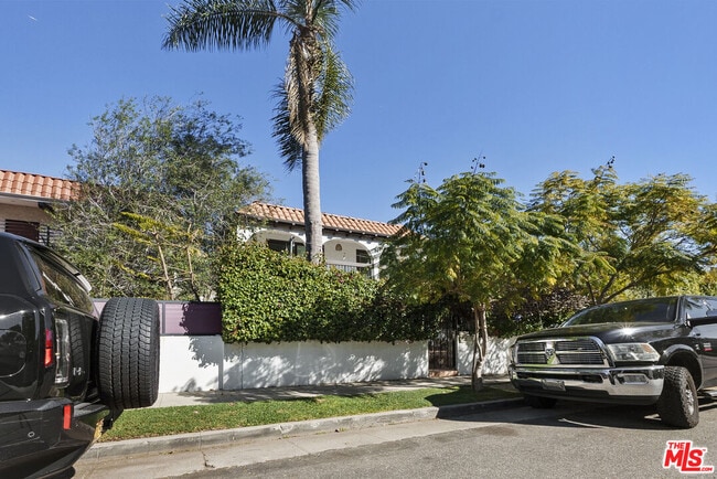 Building Photo - 745 Oxford Ave