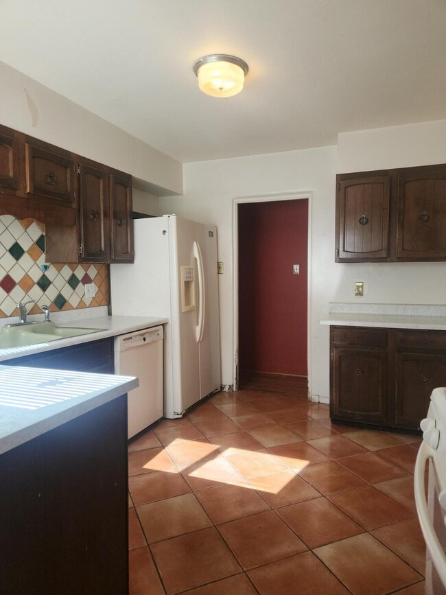 Building Photo - 917 Girard Blvd SE