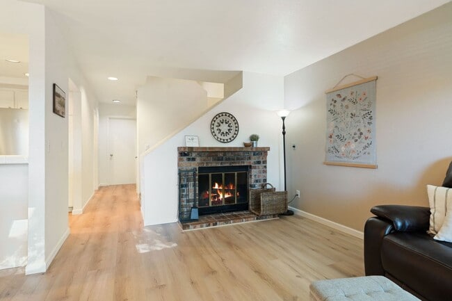 Building Photo - 2 bedroom Condo