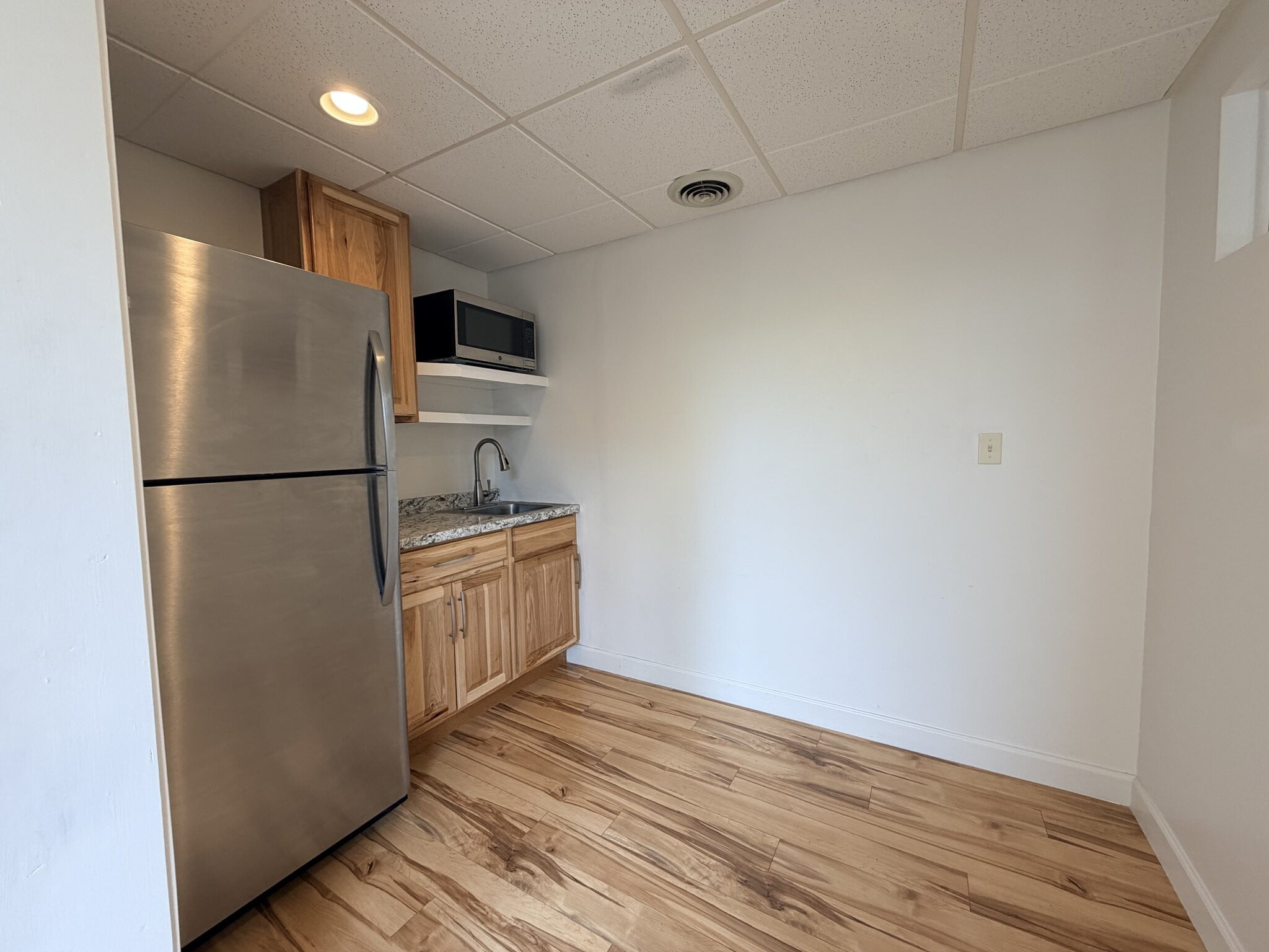 Building Photo - 1011 River Dr