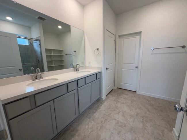 Building Photo - 9719 Lucky knot Ln