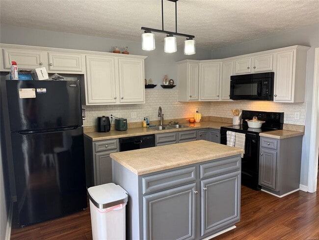 Building Photo - 2110 Winding Oak Dr