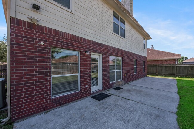 Building Photo - 131 Sunset Falls Dr