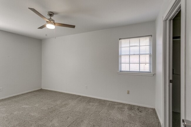 Building Photo - Spacious 4-Bedroom Home in Mature Neighbor...