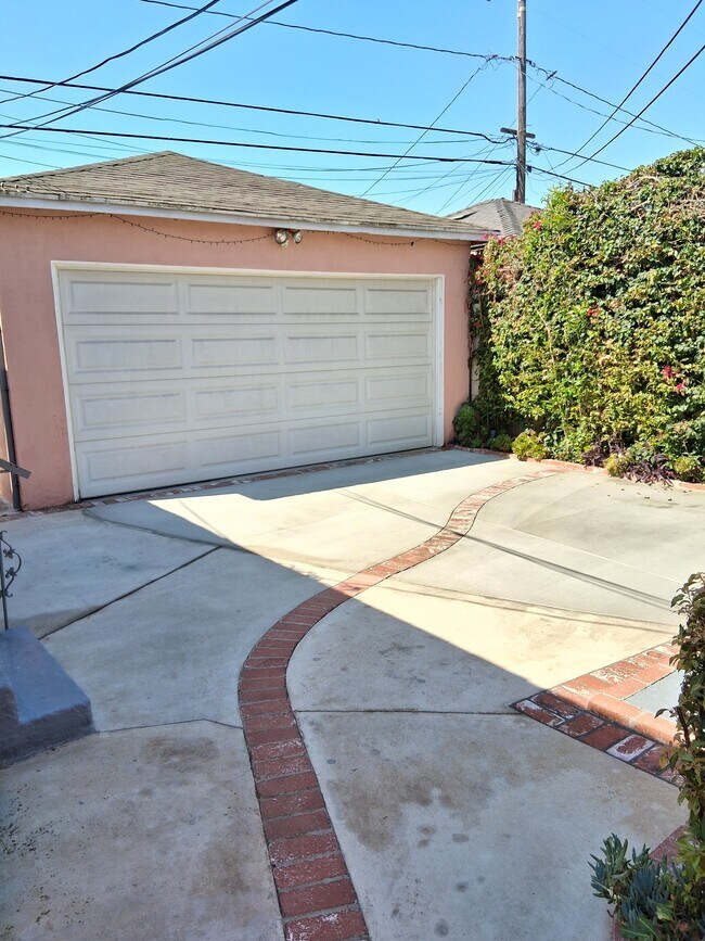 Building Photo - 2724 W Caldwell St