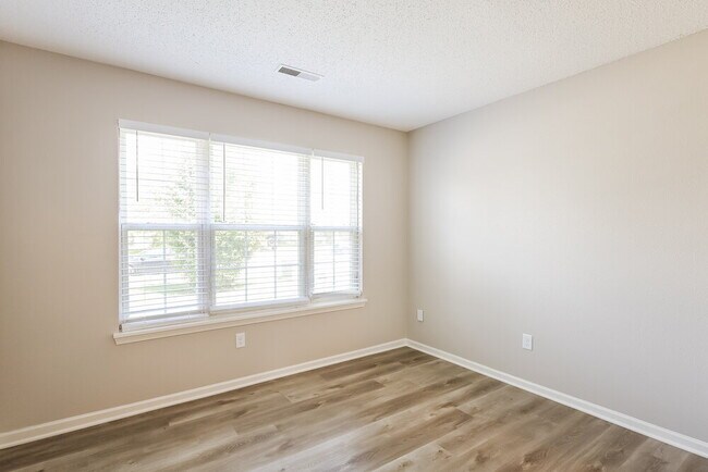 Building Photo - 1725 Cold Spring Dr