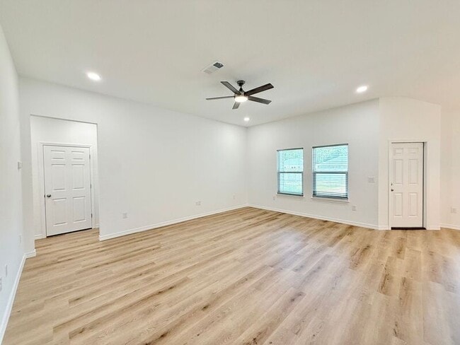 Building Photo - 3384 Hudson Bend