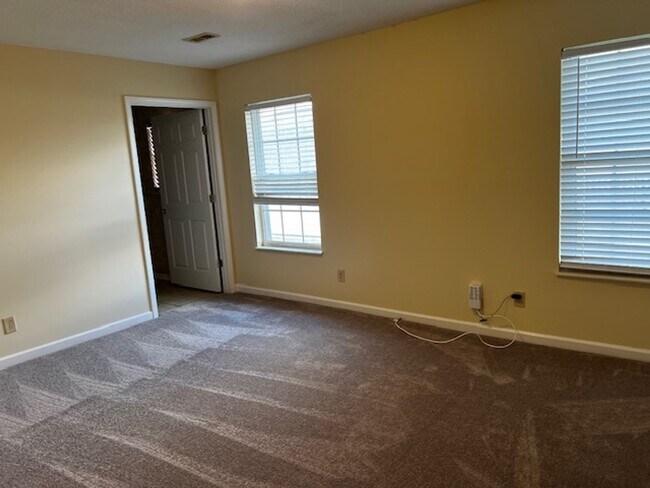 Building Photo - 115 Rouen Ct