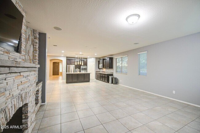 Building Photo - 6815 S 19th Ln