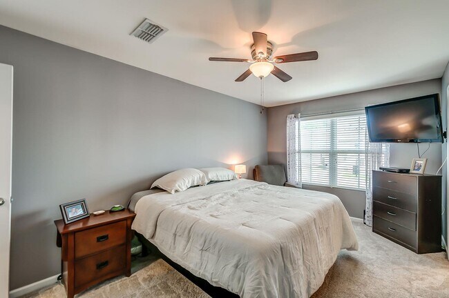 Building Photo - 1431 Riverbrook Dr