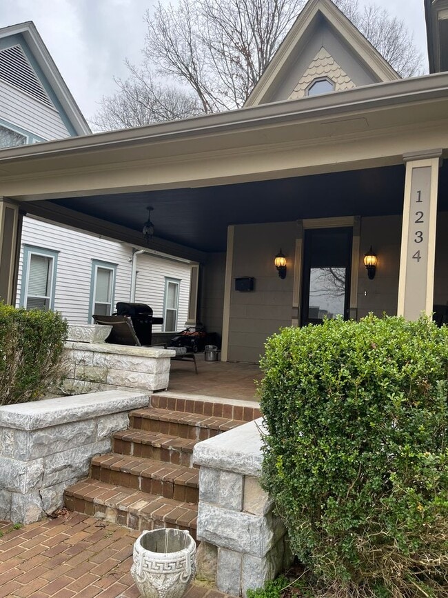 Building Photo - 1234 Park St