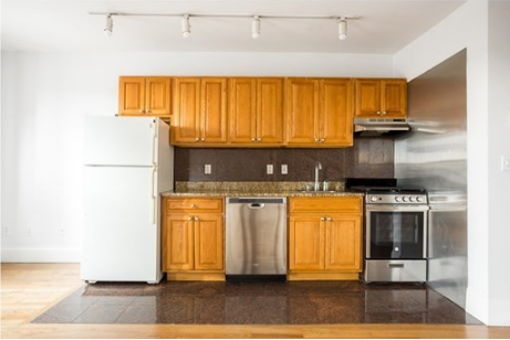 Primary Photo - 100 Warrenton St