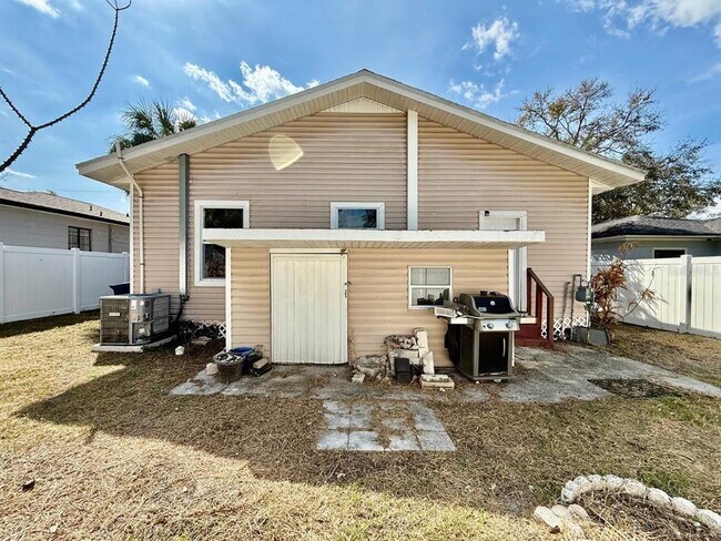 Building Photo - 1216 E 24th Ave