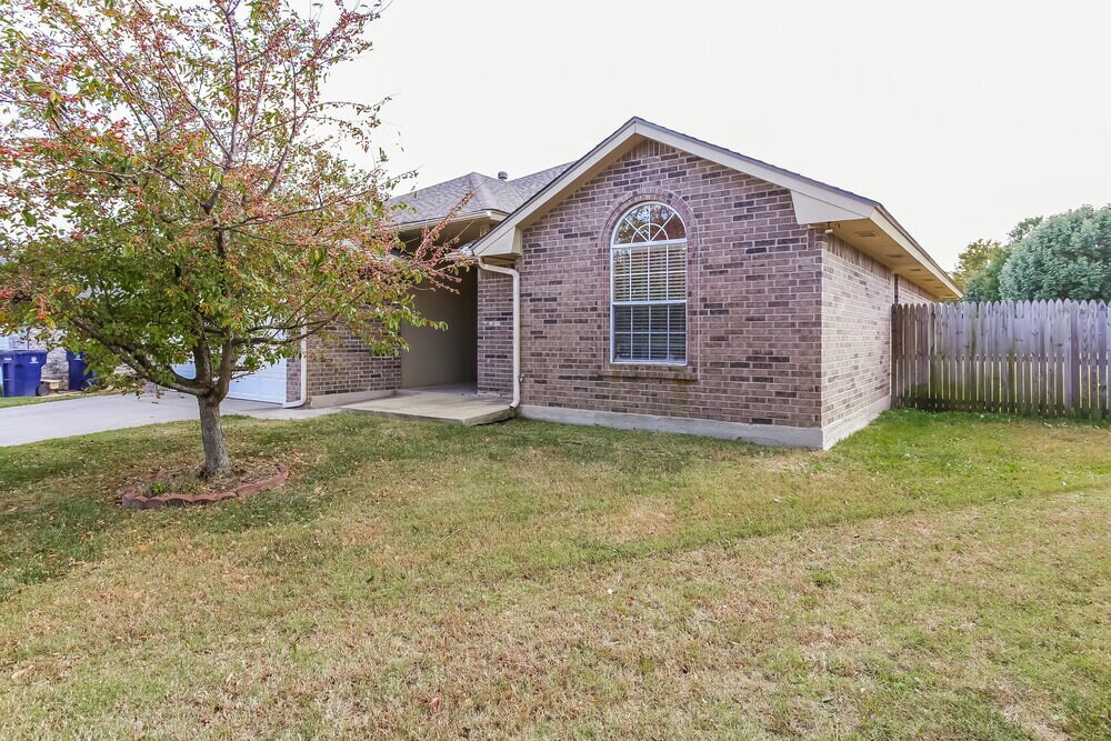 Building Photo - 6004 SE 82nd Cir