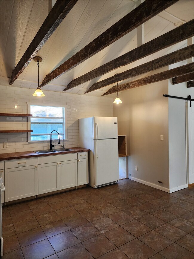 Building Photo - 13373 Southshore Dr