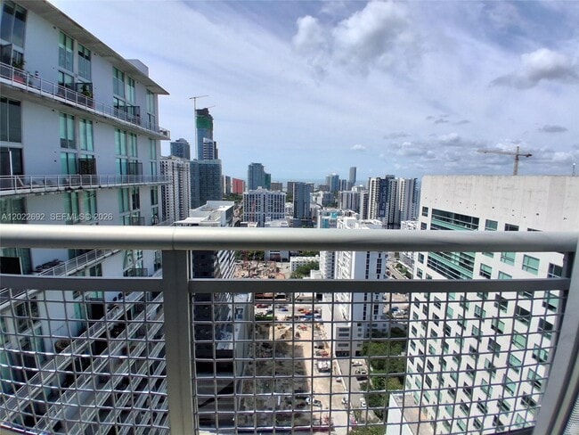 Building Photo - 690 SW 1st Ct