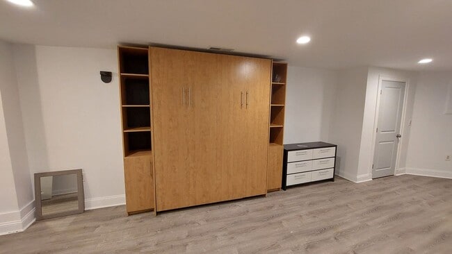 Building Photo - 47 Clifford St