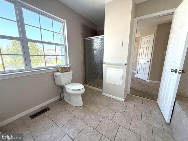 Building Photo - 44 Pondview Ln