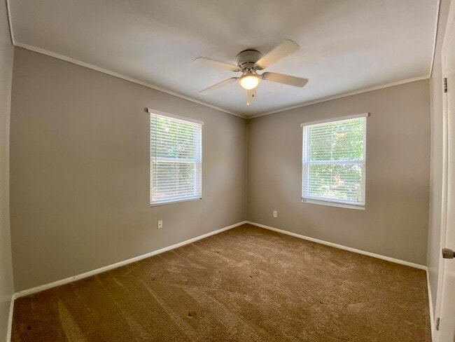 Building Photo - 2032 Wren Rd