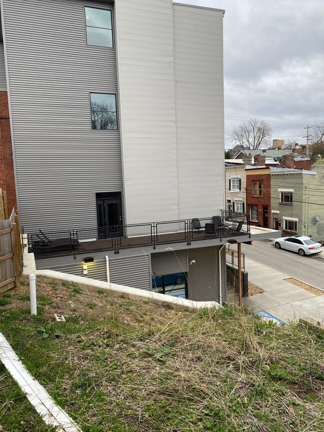 Building Photo - 4933 Yew St