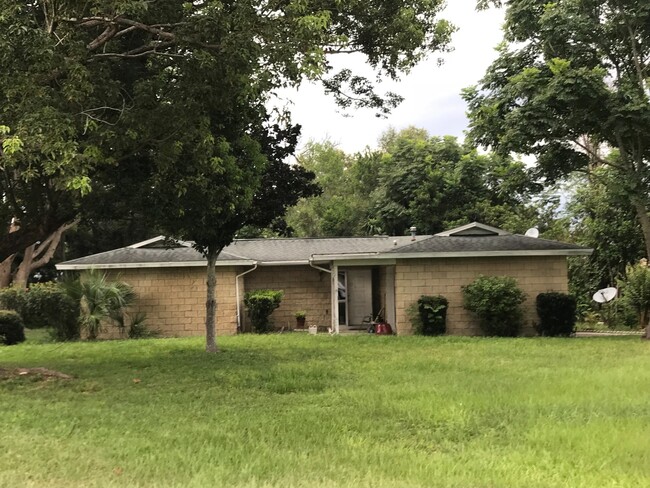 Primary Photo - 2/2 Home in Silver Springs Shores