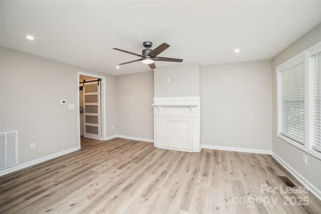 Building Photo - 27 Dorland Ave SW
