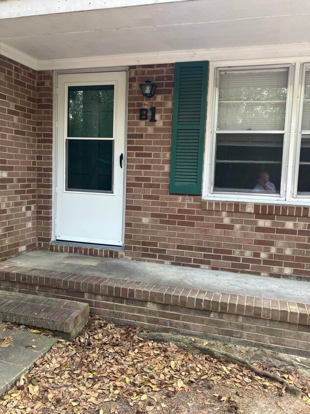 Front porch - 2708 Warrick Cir