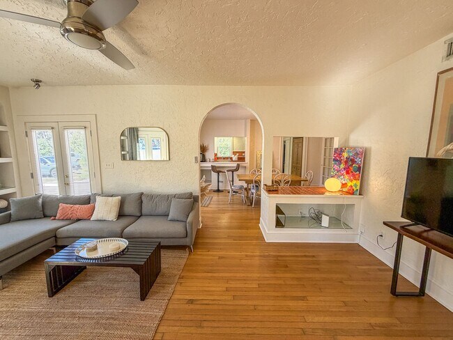 Building Photo - 15 NW 26th St