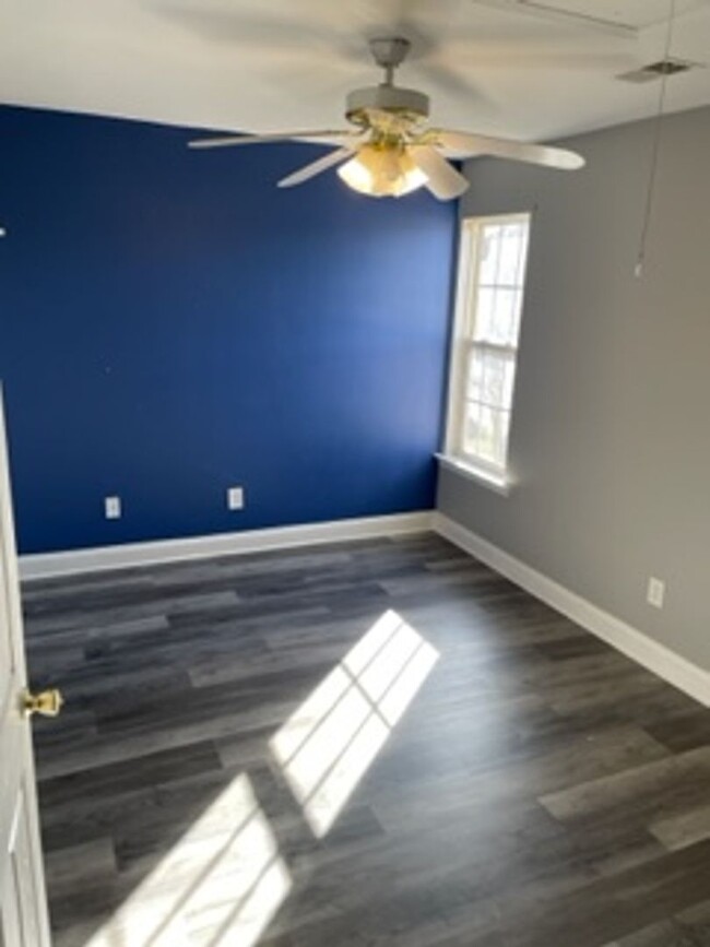 Building Photo - Three Bed Two and a Half Bath Home in Gast...