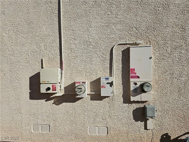 Building Photo - 3732 Shimmering Creek Ave