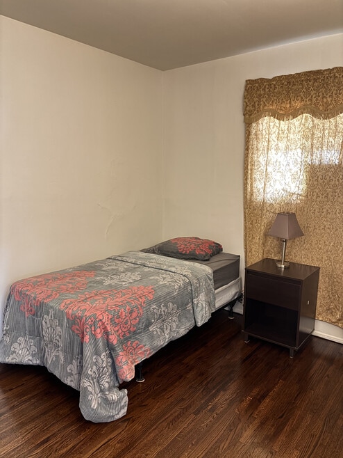 Building Photo - 15514 Flatbush Ave