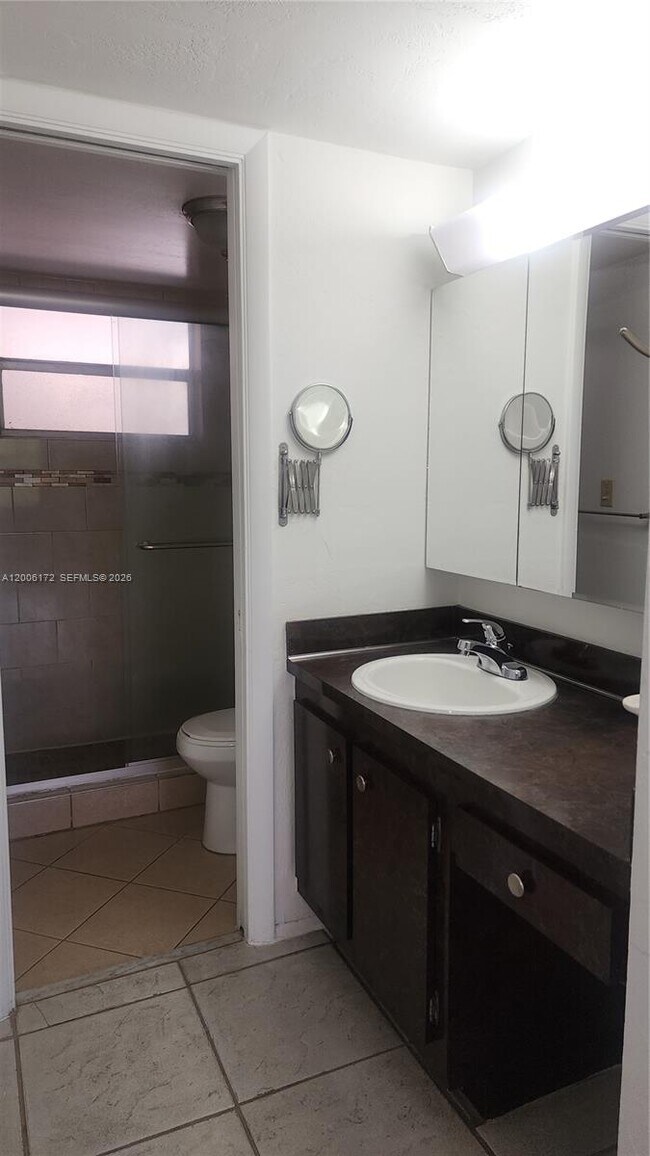 Building Photo - 13707 Kendale Lakes Cir