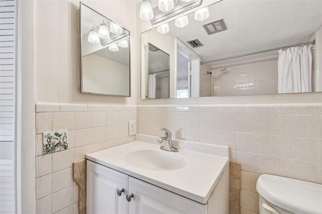 Building Photo - 610 Indian Rocks Rd N