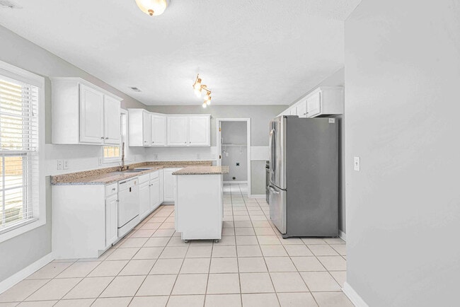 Building Photo - 302 Altavista Loop